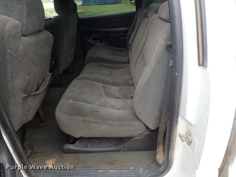 image for item DB7737 2005 Chevrolet Silverado 2500HD Crew Cab pickup truck