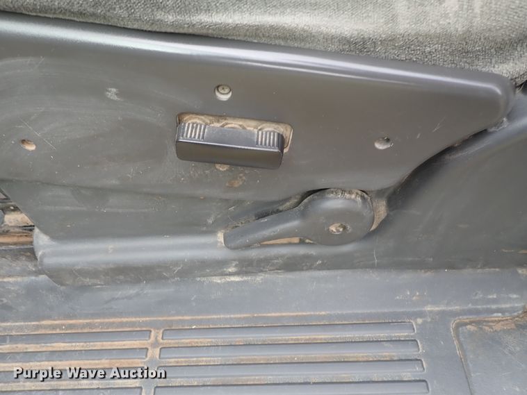 image for item DB7737 2005 Chevrolet Silverado 2500HD Crew Cab pickup truck