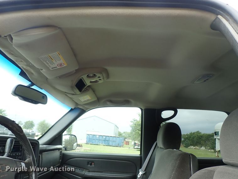 image for item DB7737 2005 Chevrolet Silverado 2500HD Crew Cab pickup truck