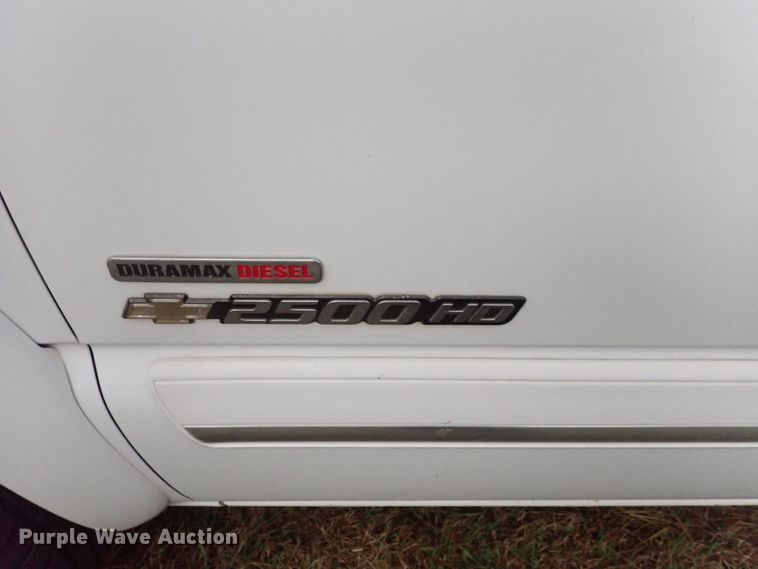 image for item DB7737 2005 Chevrolet Silverado 2500HD Crew Cab pickup truck