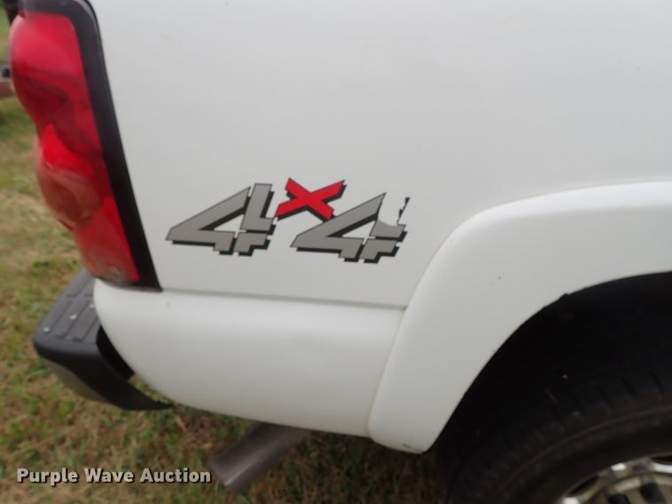 image for item DB7737 2005 Chevrolet Silverado 2500HD Crew Cab pickup truck