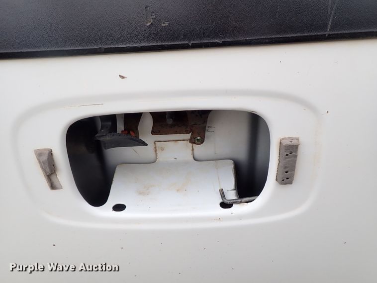 image for item DB7737 2005 Chevrolet Silverado 2500HD Crew Cab pickup truck