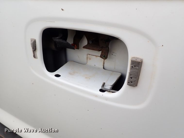 image for item DB7737 2005 Chevrolet Silverado 2500HD Crew Cab pickup truck