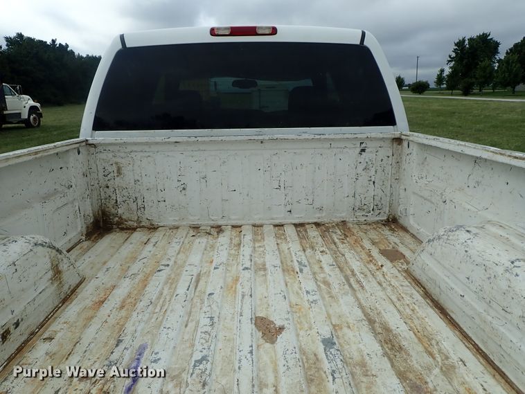 image for item DB7737 2005 Chevrolet Silverado 2500HD Crew Cab pickup truck