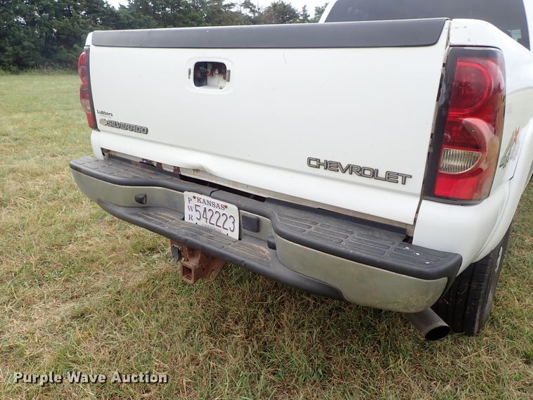 image for item DB7737 2005 Chevrolet Silverado 2500HD Crew Cab pickup truck