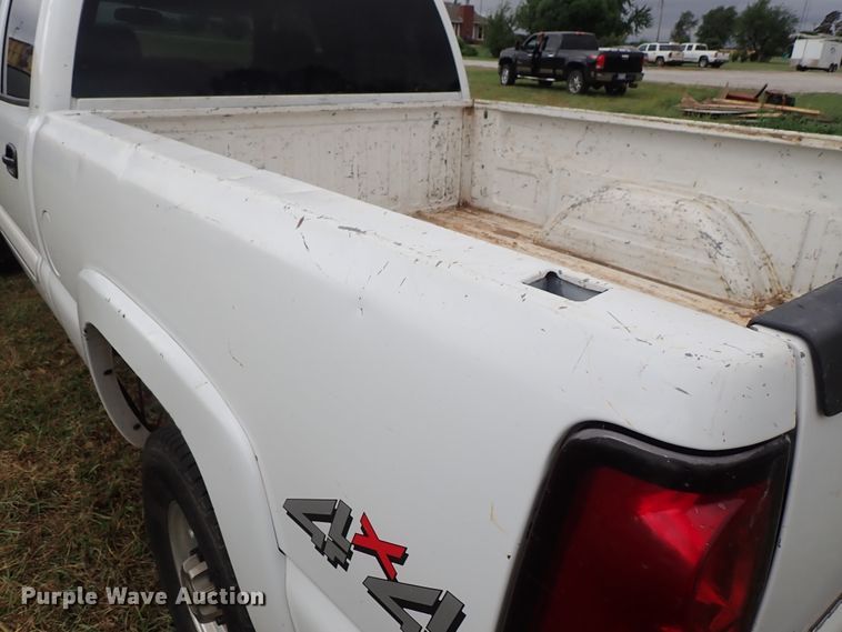 image for item DB7737 2005 Chevrolet Silverado 2500HD Crew Cab pickup truck