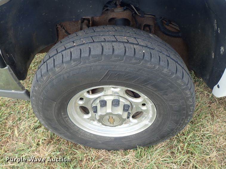 image for item DB7737 2005 Chevrolet Silverado 2500HD Crew Cab pickup truck