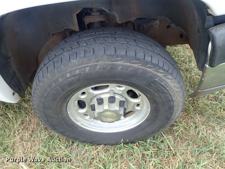 image for item DB7737 2005 Chevrolet Silverado 2500HD Crew Cab pickup truck