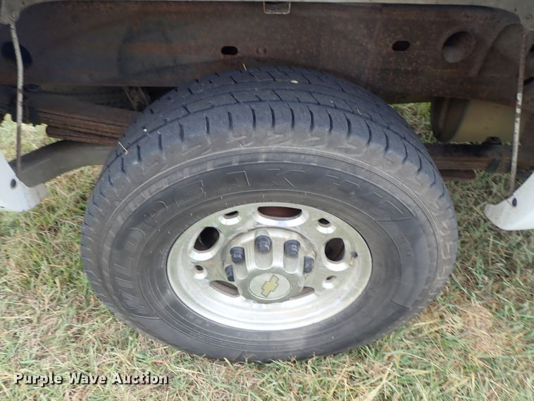 image for item DB7737 2005 Chevrolet Silverado 2500HD Crew Cab pickup truck