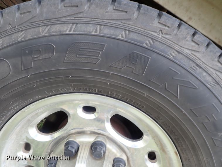 image for item DB7737 2005 Chevrolet Silverado 2500HD Crew Cab pickup truck