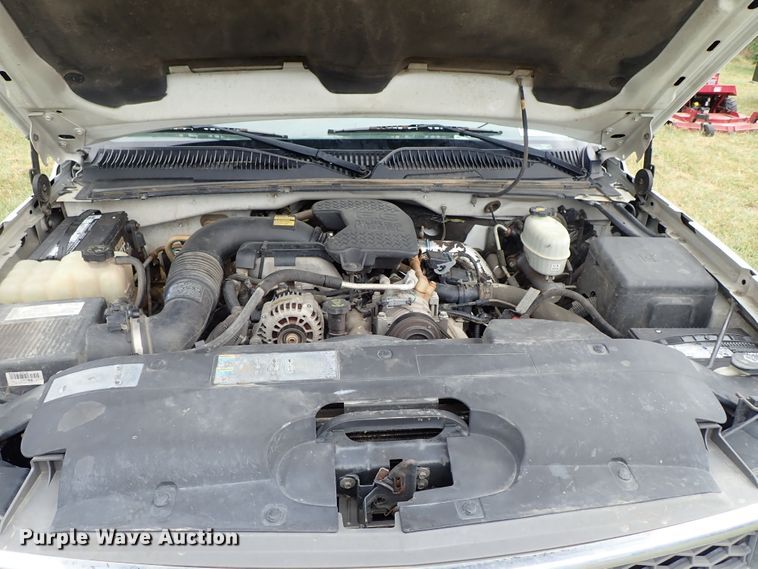 image for item DB7737 2005 Chevrolet Silverado 2500HD Crew Cab pickup truck