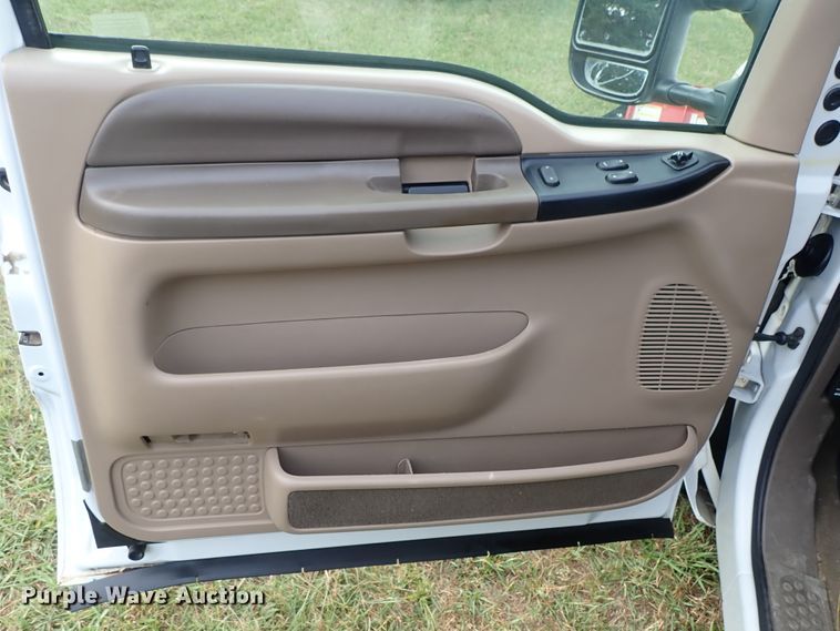 image for item DB7739 1999 Ford F250 Super Duty SuperCab flatbed pickup truck