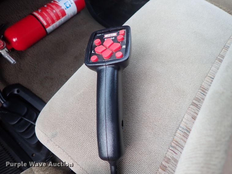 image for item DB7739 1999 Ford F250 Super Duty SuperCab flatbed pickup truck