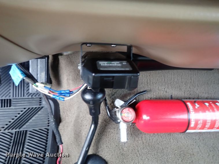 image for item DB7739 1999 Ford F250 Super Duty SuperCab flatbed pickup truck