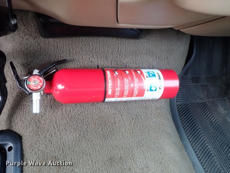 image for item DB7739 1999 Ford F250 Super Duty SuperCab flatbed pickup truck