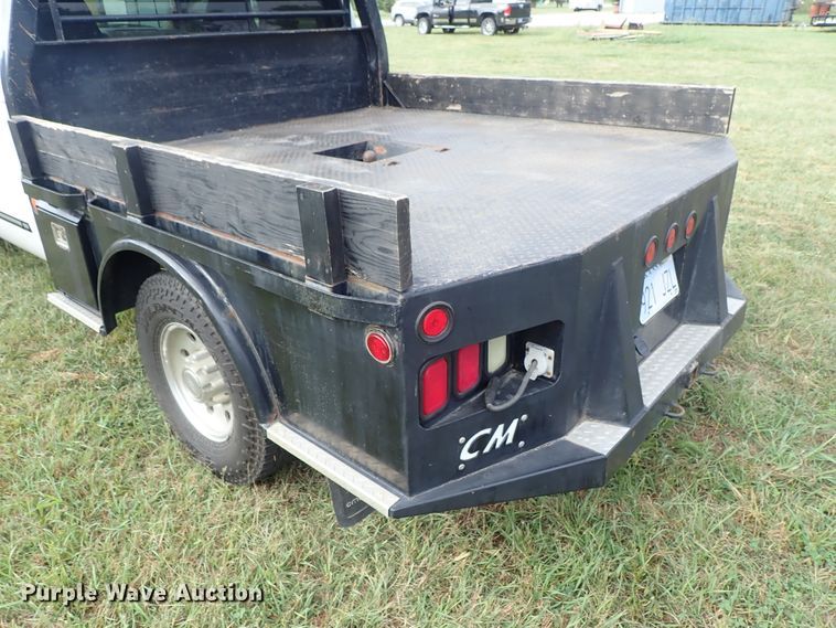 image for item DB7739 1999 Ford F250 Super Duty SuperCab flatbed pickup truck