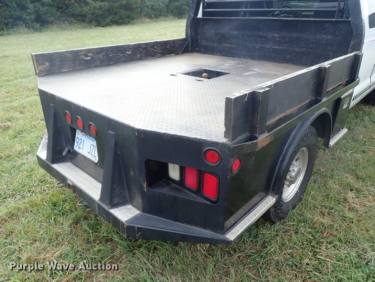 image for item DB7739 1999 Ford F250 Super Duty SuperCab flatbed pickup truck