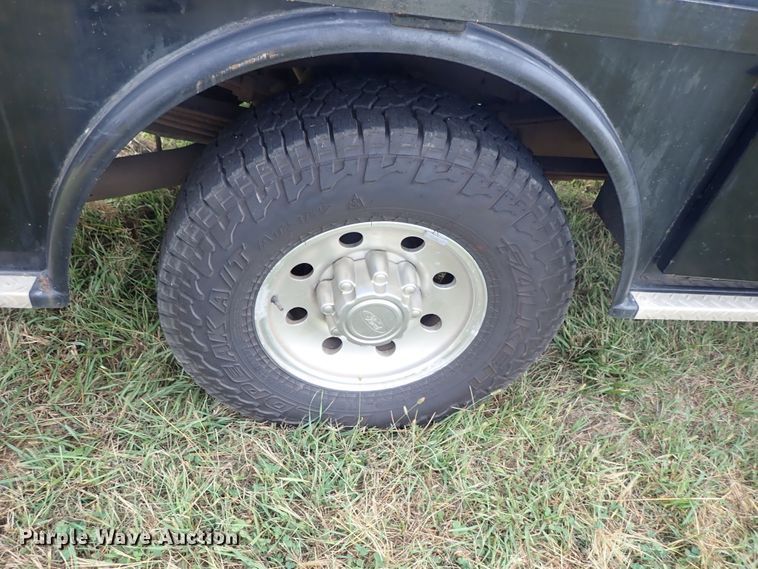 image for item DB7739 1999 Ford F250 Super Duty SuperCab flatbed pickup truck