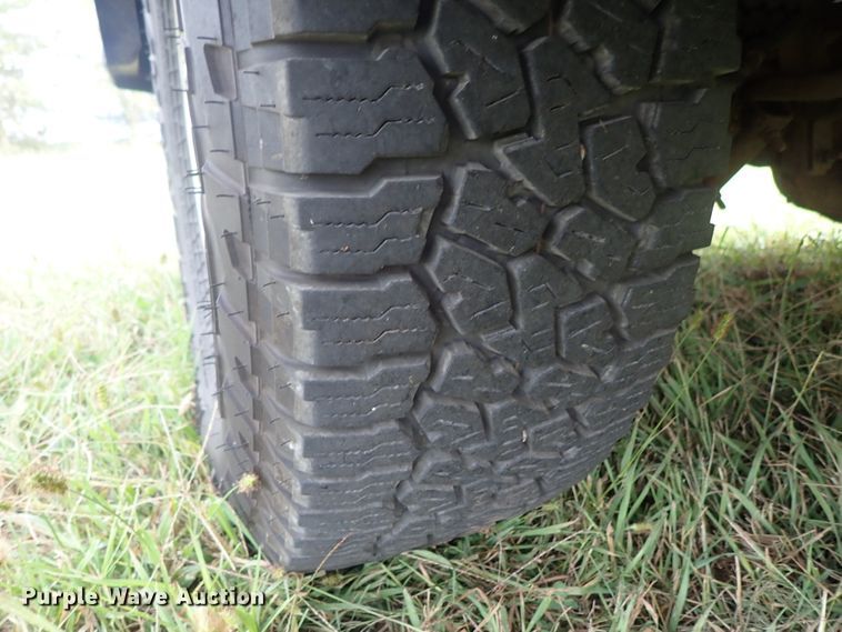 image for item DB7739 1999 Ford F250 Super Duty SuperCab flatbed pickup truck