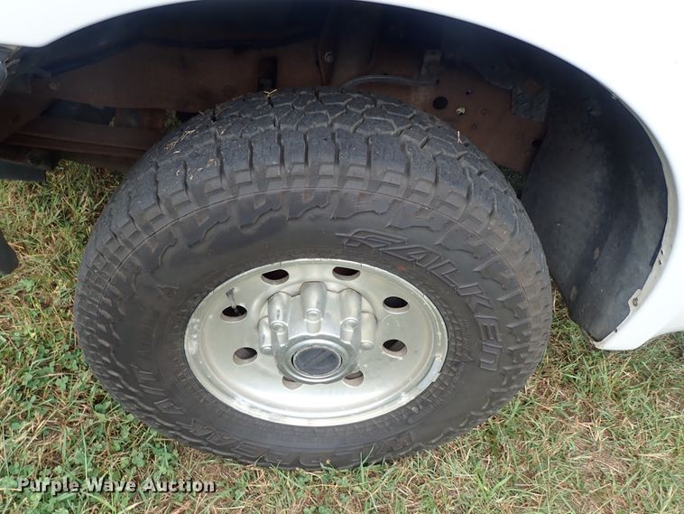 image for item DB7739 1999 Ford F250 Super Duty SuperCab flatbed pickup truck