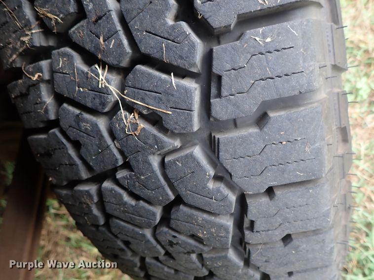 image for item DB7739 1999 Ford F250 Super Duty SuperCab flatbed pickup truck