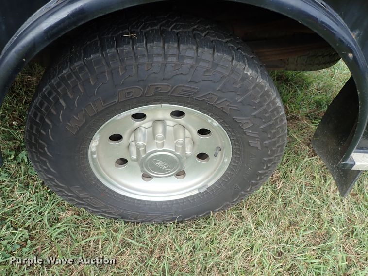 image for item DB7739 1999 Ford F250 Super Duty SuperCab flatbed pickup truck