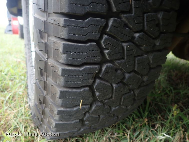 image for item DB7739 1999 Ford F250 Super Duty SuperCab flatbed pickup truck