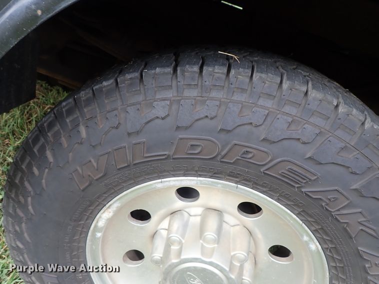 image for item DB7739 1999 Ford F250 Super Duty SuperCab flatbed pickup truck