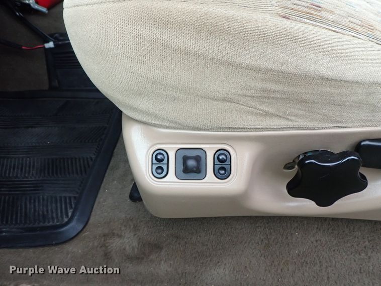 image for item DB7739 1999 Ford F250 Super Duty SuperCab flatbed pickup truck