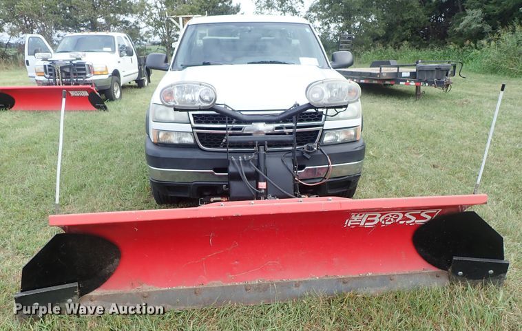 image for item DB7740 2006 Chevrolet Silverado 2500HD utility bed pickup truck
