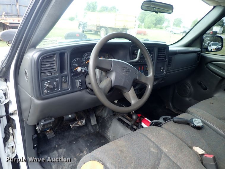 image for item DB7740 2006 Chevrolet Silverado 2500HD utility bed pickup truck