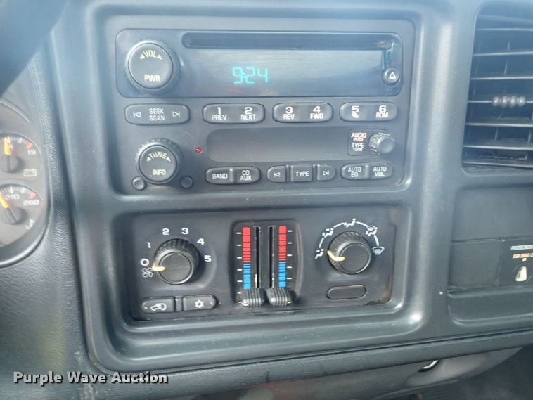 image for item DB7740 2006 Chevrolet Silverado 2500HD utility bed pickup truck