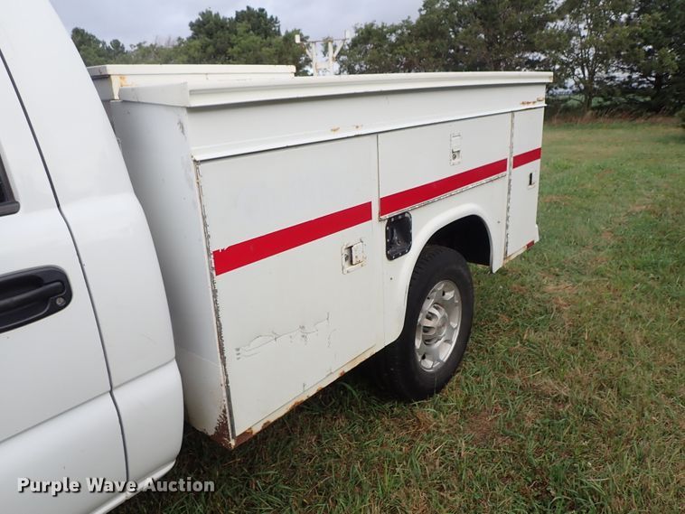 image for item DB7740 2006 Chevrolet Silverado 2500HD utility bed pickup truck