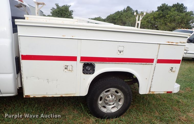 image for item DB7740 2006 Chevrolet Silverado 2500HD utility bed pickup truck