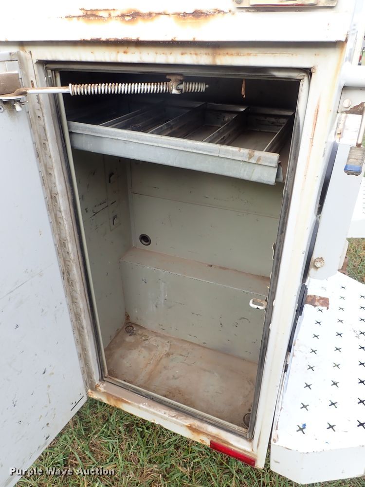 image for item DB7740 2006 Chevrolet Silverado 2500HD utility bed pickup truck