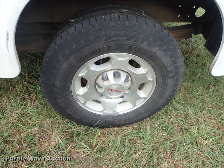 image for item DB7740 2006 Chevrolet Silverado 2500HD utility bed pickup truck