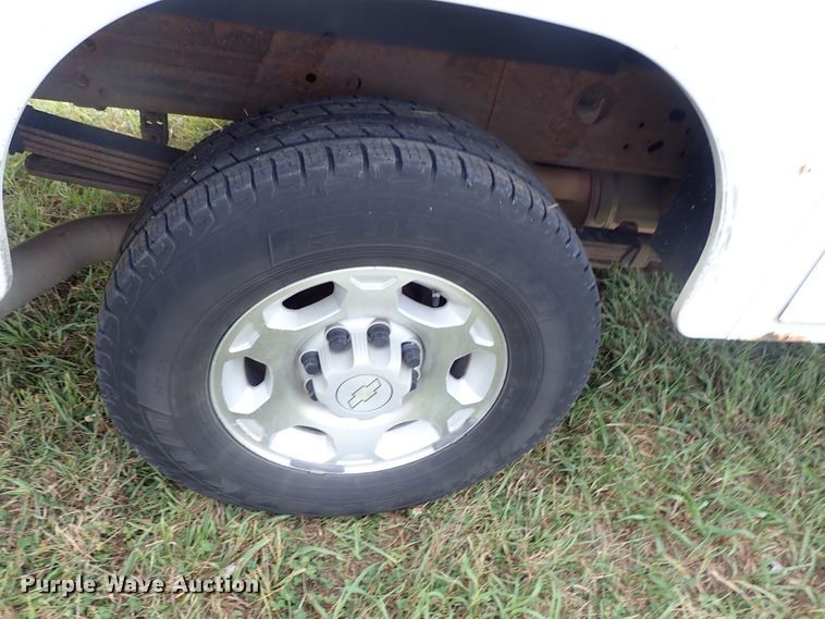 image for item DB7740 2006 Chevrolet Silverado 2500HD utility bed pickup truck