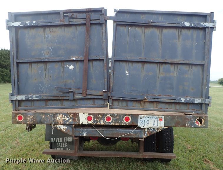 image for item DB7745 1999 Ford F800 dump truck