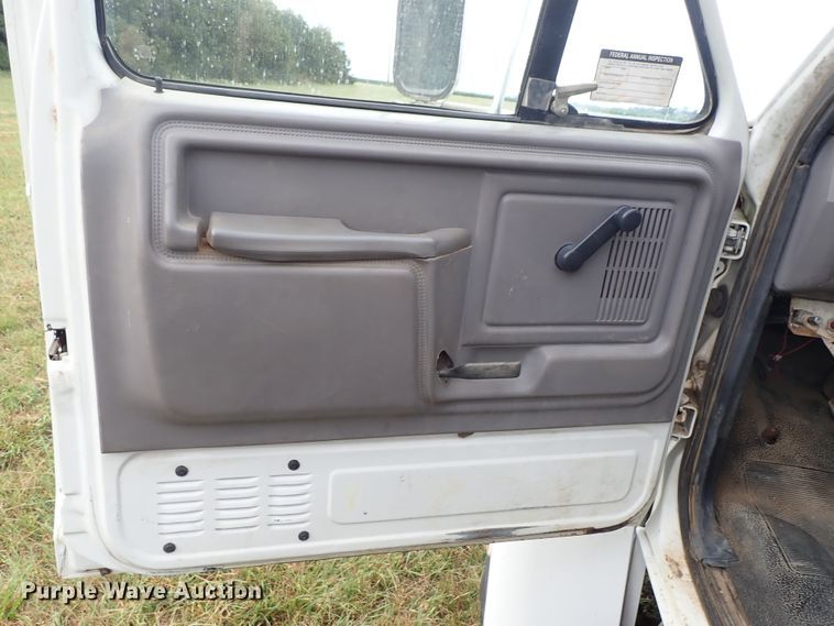 image for item DB7745 1999 Ford F800 dump truck