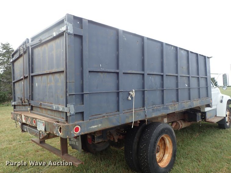image for item DB7745 1999 Ford F800 dump truck