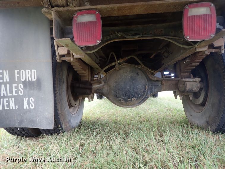 image for item DB7745 1999 Ford F800 dump truck