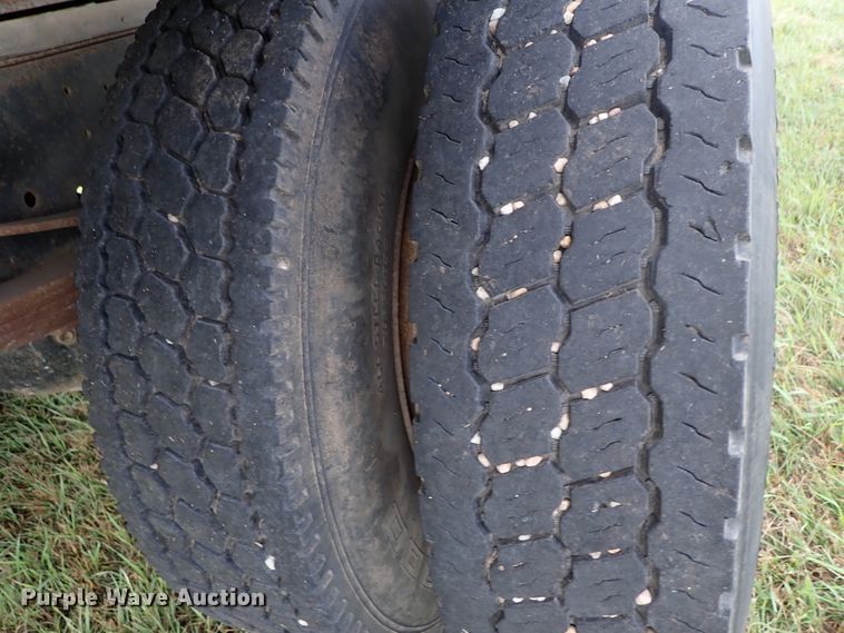 image for item DB7745 1999 Ford F800 dump truck