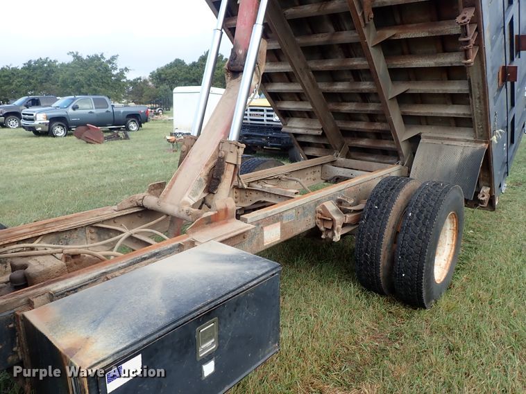 image for item DB7745 1999 Ford F800 dump truck