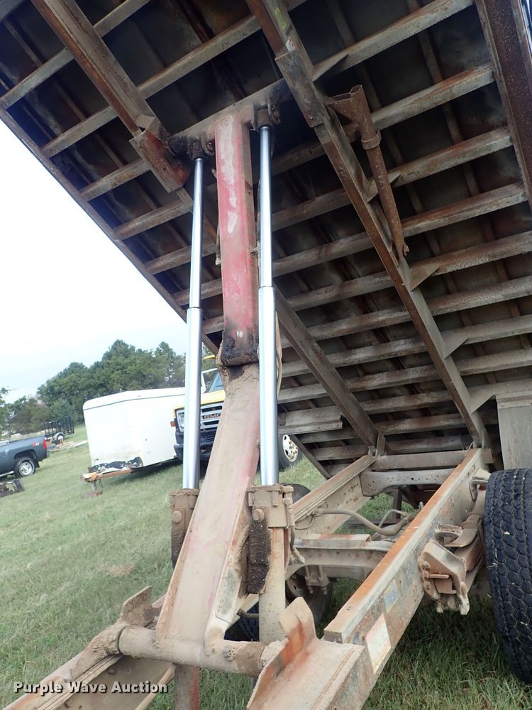 image for item DB7745 1999 Ford F800 dump truck