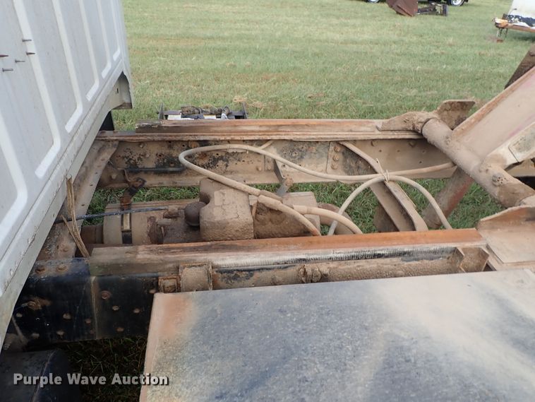 image for item DB7745 1999 Ford F800 dump truck