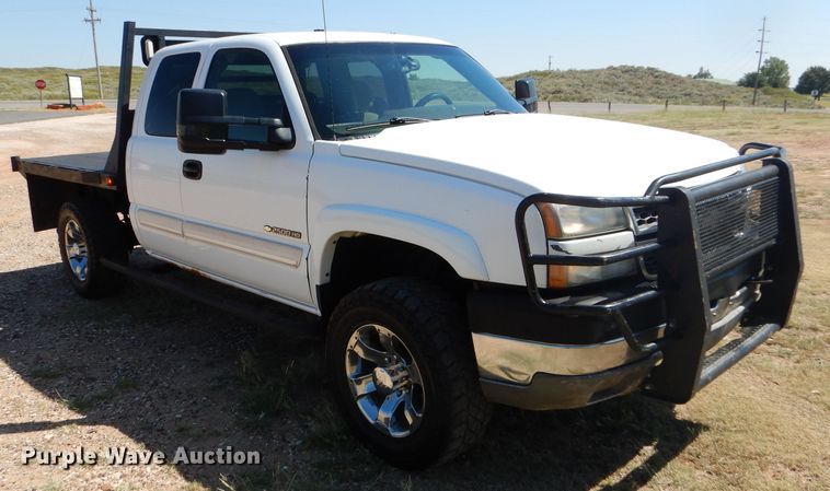 image for item DD4452 2005 Chevrolet Silverado 2500HD Ext. Cab flatbed pickup truck