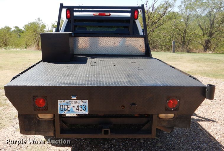image for item DD4452 2005 Chevrolet Silverado 2500HD Ext. Cab flatbed pickup truck