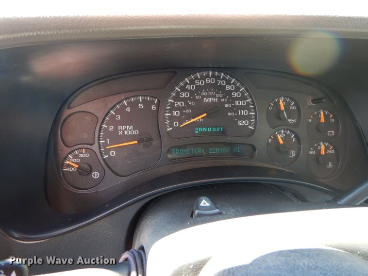 image for item DD4452 2005 Chevrolet Silverado 2500HD Ext. Cab flatbed pickup truck