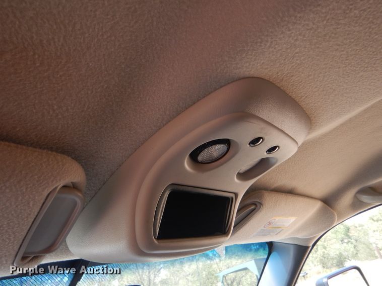 image for item DD4452 2005 Chevrolet Silverado 2500HD Ext. Cab flatbed pickup truck