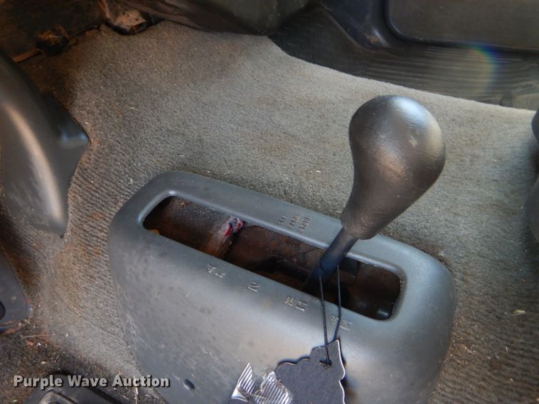 image for item DD4452 2005 Chevrolet Silverado 2500HD Ext. Cab flatbed pickup truck